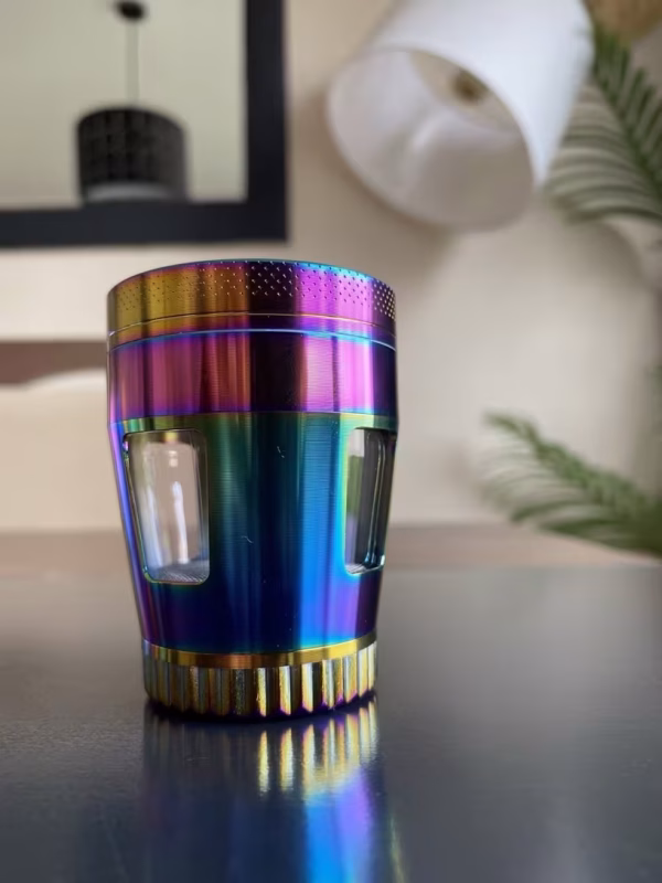 grinder-grande-4-capas-translucido-morado-dorado-trituradora-metalica-50mm-420mx-6 Vista frontal del grinder grande translúcido morado-dorado de 4 capas